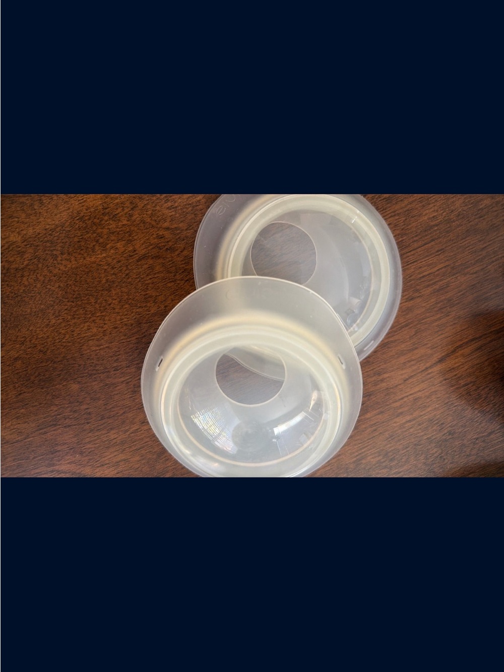 Elvie Double Electric Breast Pump Set in White - Picture 5 of 9